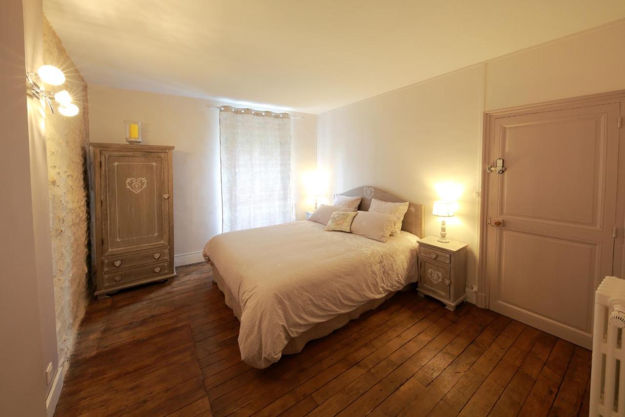 La Loge Des Fees Bed and Breakfast Latillé Exteriör bild