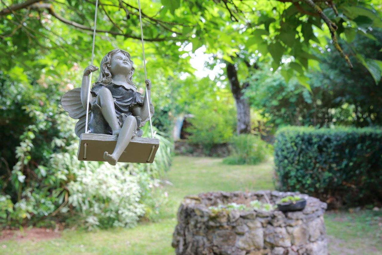 La Loge Des Fees Bed and Breakfast Latillé Exteriör bild
