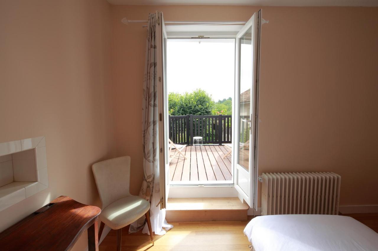 La Loge Des Fees Bed and Breakfast Latillé Exteriör bild